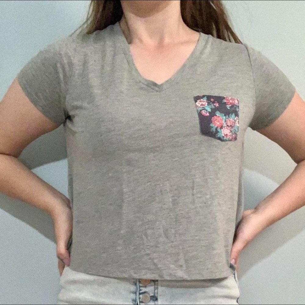 Cropped V-neck Tee